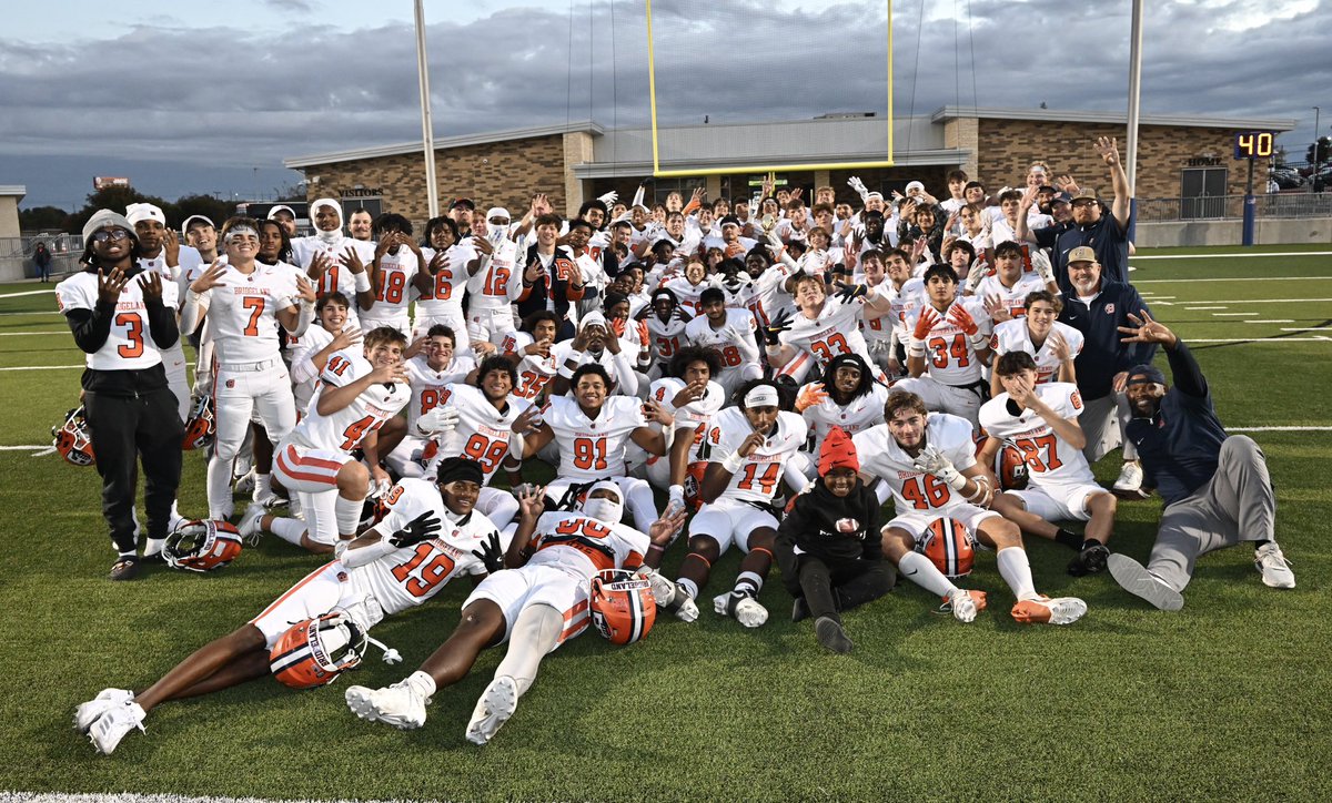CyFairJoel's tweet photo. Jubilation for the Bears, who are on to round 4 of the #Txhsfbplayoffs! #CFISDspirit https://t.co/JTHkYI4xbW