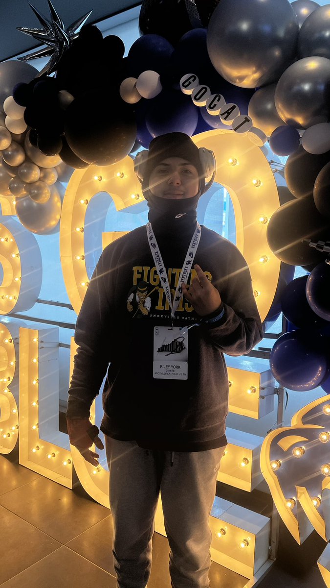 RileyYork0's tweet photo. Had a amazing time visiting the university of Kentucky was cold but had a great time💙 @UKFootball  @Hunter_DeNote @HHrecruits @ONEWAYINC1 @JalanSowell @manman_henry28 @MikeTucker52 https://t.co/Yy5nuNaKHa