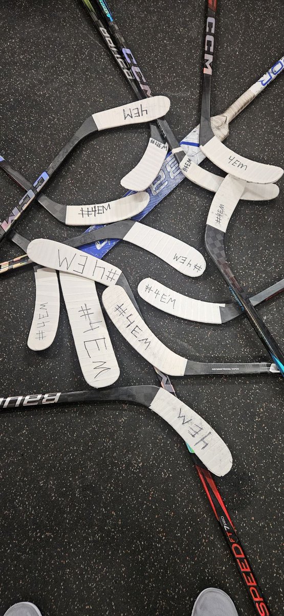 MhdPWBO's tweet photo. Sticks out for Ethan! #4EM @Spud_Hockey https://t.co/0VhNeK23dy