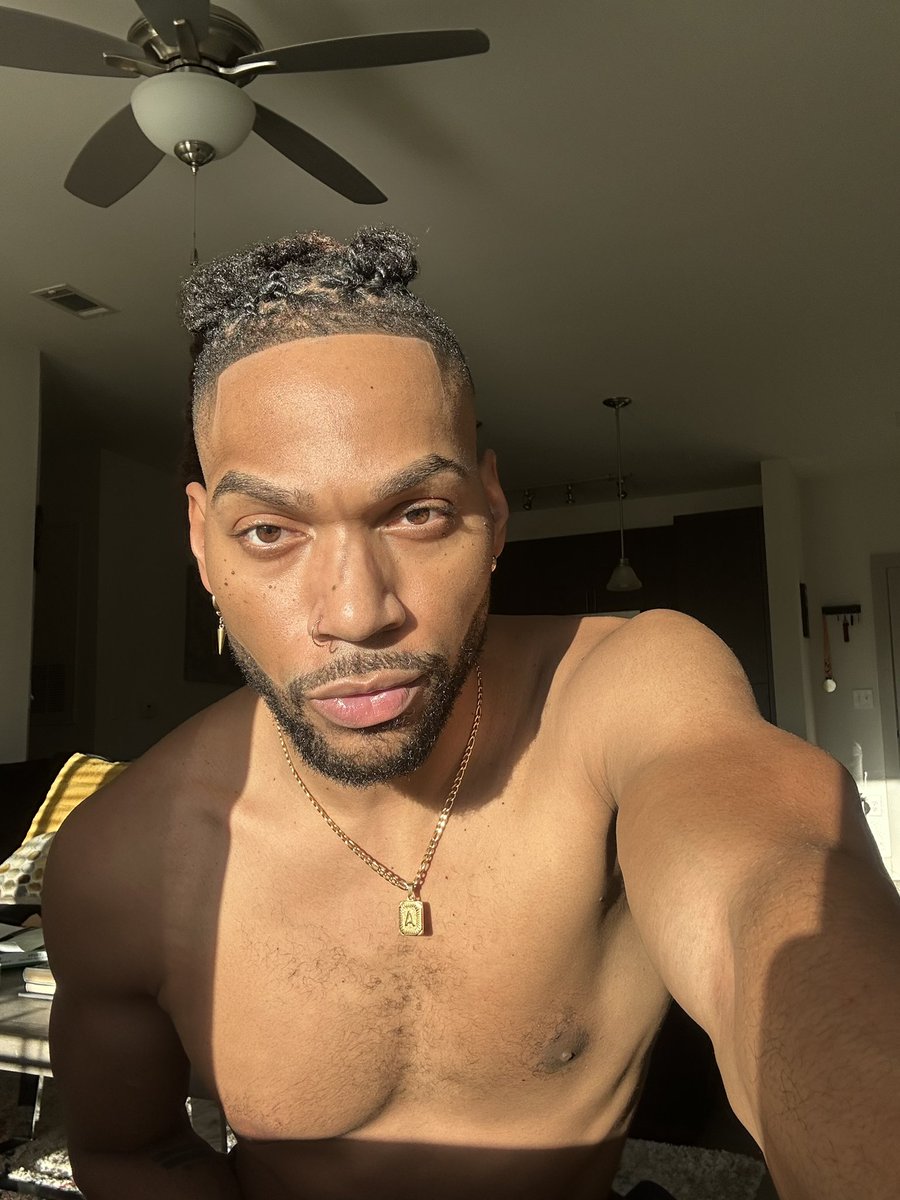 L E V A R ✨ tweet media