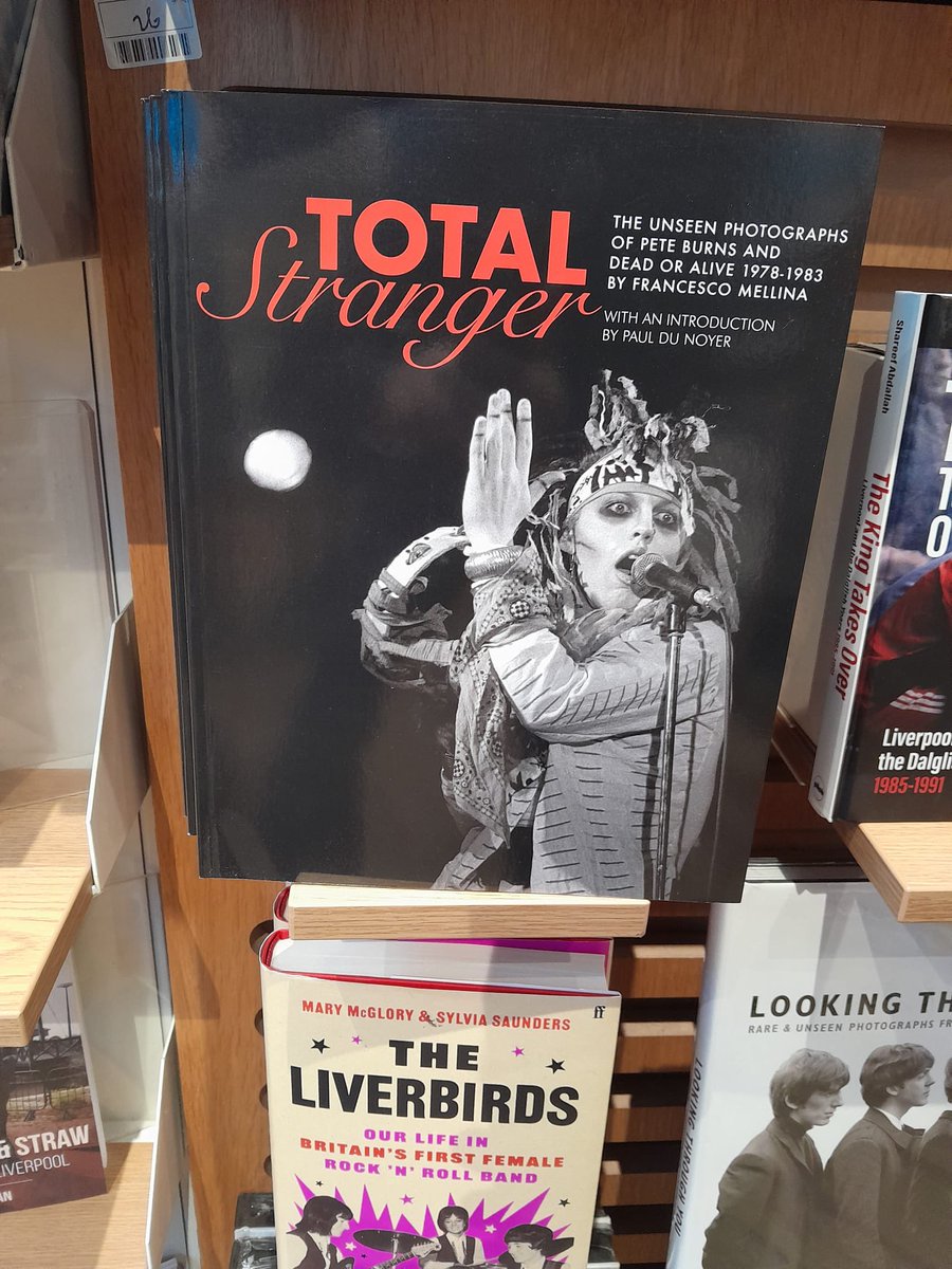 MichaelMarch5's tweet image. TOTAL STRANGER 

Is in Waterstones Liverpool 

THE UNSEEN PHOTOGRAPHS OF PETE BURNS AND DEAD OR ALIVE 1978-1983
BY FRANCESCO MELLINA

#deadoralive #Liverpool #photobook #waterstones