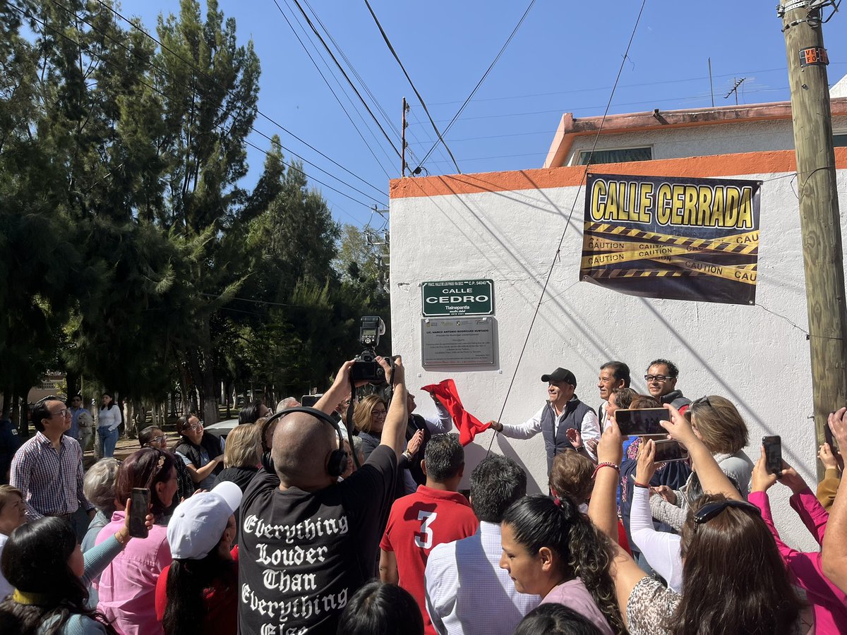 jm_aldez's tweet photo. #VoyAlLado de la Entrega de Obra “Construcción de
Pavimentación con Concreto Hidráulico
Calle Cedro de Pino Verde, Valle de los Pinos
1sección” #NuevoGobiernoNuevasIdeas #TrabajamosParaServirte #Sector8 https://t.co/TN4x2lVNar