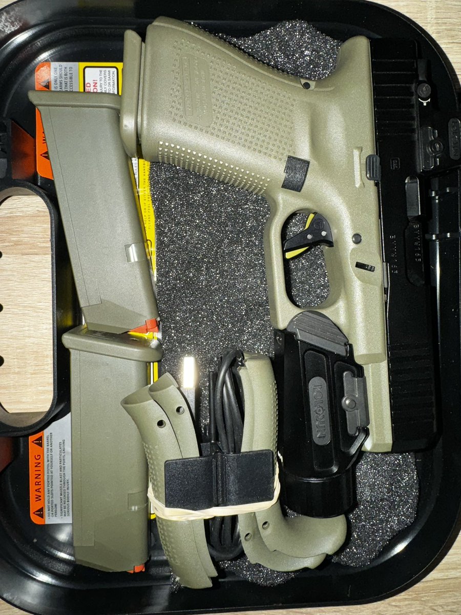 MrJack6x6x6's tweet photo. I waited until after Black Friday to go shopping and picked up this gem. Once loved Glock 17 gen 5 with green dot and light. Timney trigger and a couple other upgrades. Yes, I shop for me. #Glock #ccw #2a #gunrights #gun #gunsofx https://t.co/SbG2qpqKKA