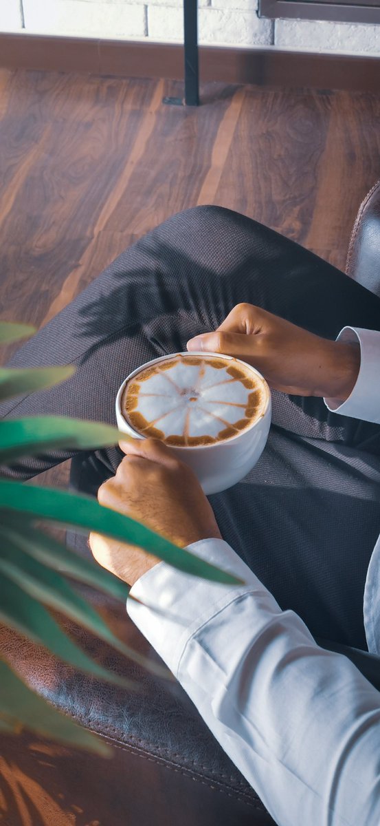الى الان ما شفت كوفي متميز في منتجات و المشروبات الي يقدمها غير ديكور الكوفي فقط و المشروبات كلها متشابهه ( فلات ويات- كولد برو - و غيرها )
و القهوه العربيه محد متميز فيها ؟
مع انه كثير انواع من القهوه العربيه ( قهوه سعوديه - عمانيه- و بالزعفران- بالهيل و غيرها)
☕️🫖#قهوه