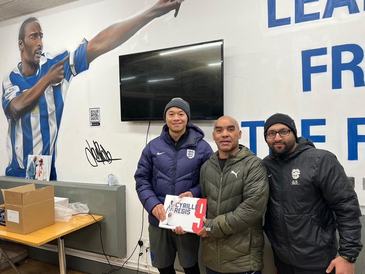 JasonRobertsFdn's tweet photo. An unforgettable Social Value Cup! πβ½ Every team received an honorary copy of Cyrille Regis: A Working Class Hero πβ¨ Donβt miss our next stop at Molesey FC, where weβll dive deeper into Cyrilleβs legacy with author Laurie Rampling. π #CyrilleRegis #SocialValueCup https://t.co/odISnOESGY