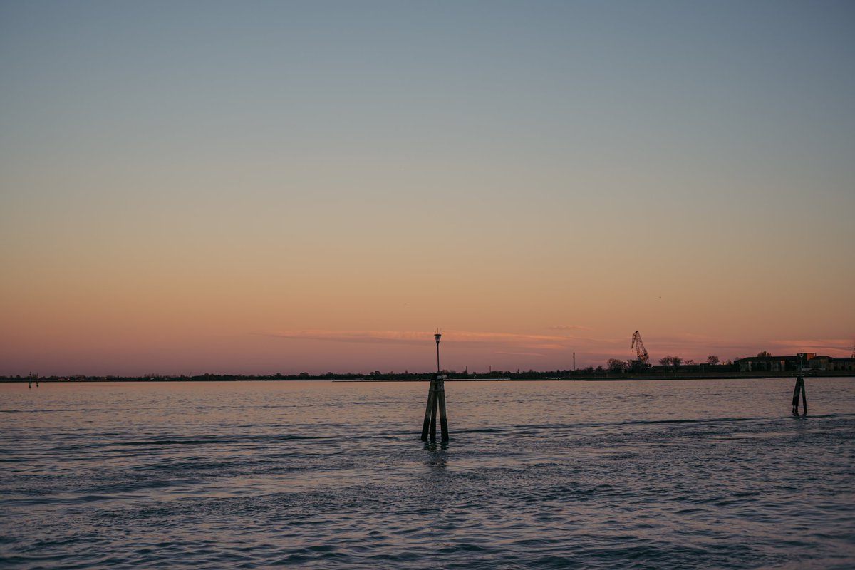 Dgdave76's tweet photo. Dimmi come hai pulito bene in sensore senza dirmi quanto bene hai pulito il sensore...
#leica #35mm #landscape #paesaggio #colori #agfacolor #venezia #venice #venicelagoon #lagunadivenezia #fotoparacula #photography #imbrunire #fotofrafia #silenzio #poetica #sensorepulito https://t.co/KJuPMEvKby