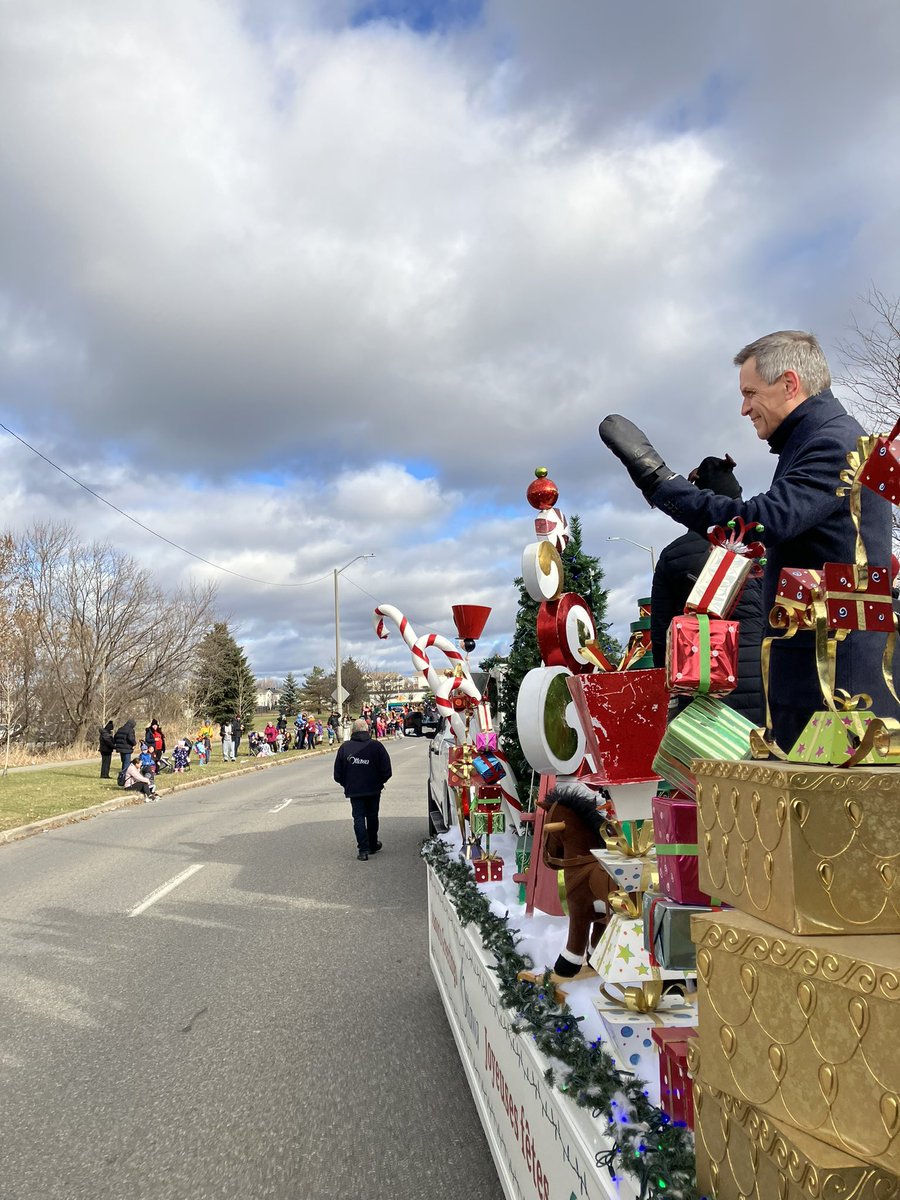 It was a fantastic morning in Riverside South for the Riverside South Community Association <a href="/Move100Ottawa/">Ottawa’s MOVE 100</a> Toy Mountain Parade! A big thank you to everyone who came out to enjoy the fun and support this wonderful cause.
<a href="/SteveDesroches/">Steve Desroches</a> 

Ce fut une matinée fantastique à Riverside