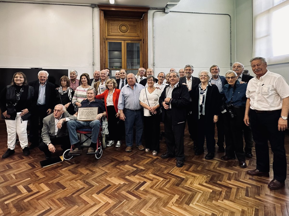 El día de hoy la generación de 1964, a 60 años de su ingreso, realizaron un acto muy emotivo de agradecimiento a Facultad de Medicina.

Agradecemos al Dr. Pedro Koyounian y al Dr. Sergio Ibarbure y a todos los médicos y médicas que nos brindan su apoyo permanentemente.