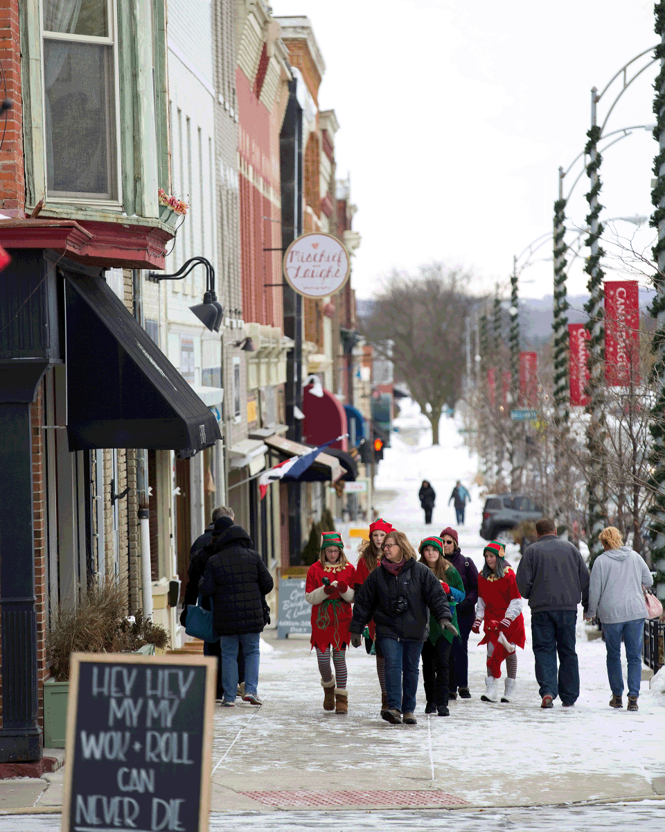 🛍️✨ The holiday shopping season is well underway! Make the most of it this Small Business Saturday by supporting the many local shops in Ontario County.

visitfingerlakes.com/blog/post/smal…