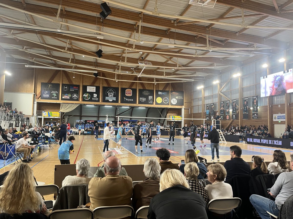 JulienDuressay's tweet image. Au gymnase #Cordouan pour soutenir les volleyeurs Royannais ! #Royan ⁦@LNVofficiel⁩