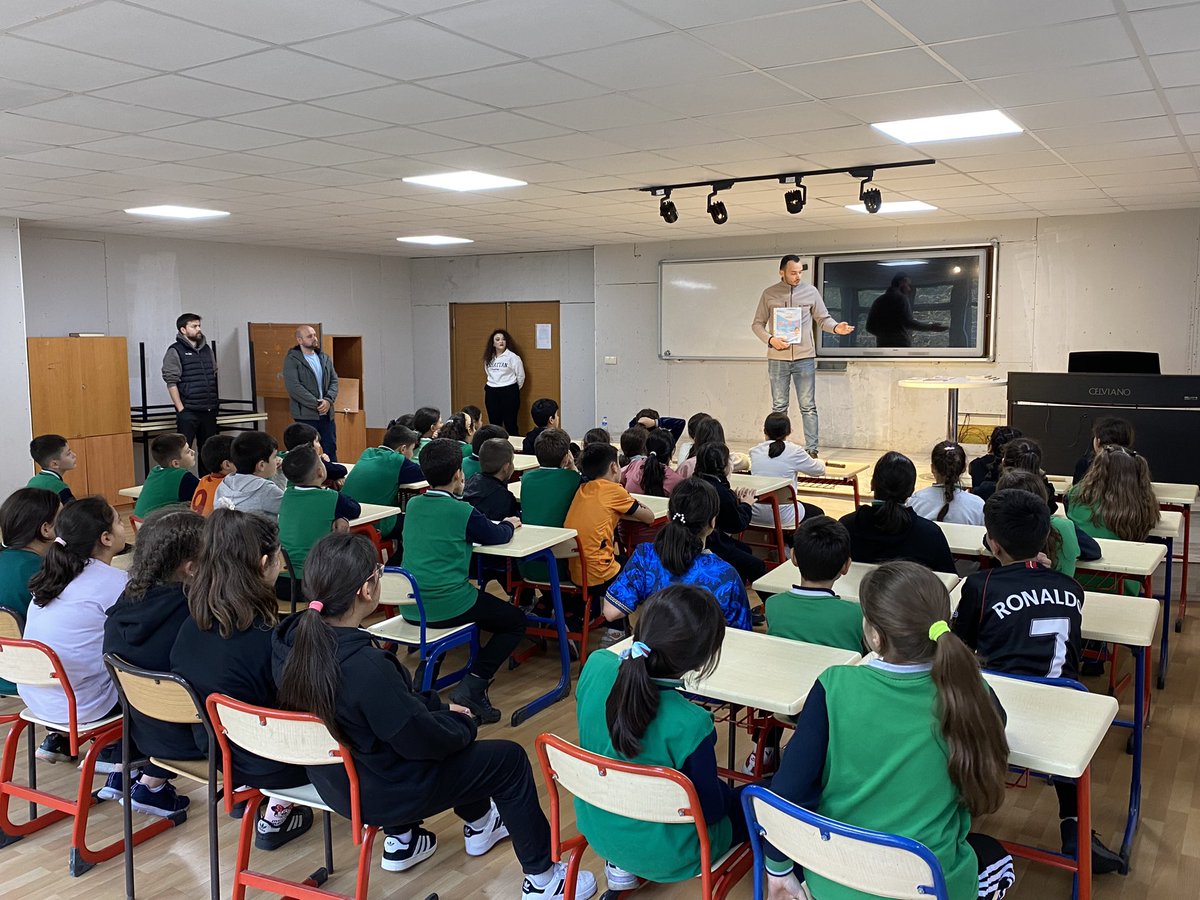 📍 Şehit Yüzbaşı İsmail Hakkı Öztopal Ortaokulu 

Kitap Kurdu Yarışmamız kapsamında ortaokullu öğrencilerimiz ile buluşarak tanıtım gerçekleştirdik. 

#KitapKurtlarıYarışıyor