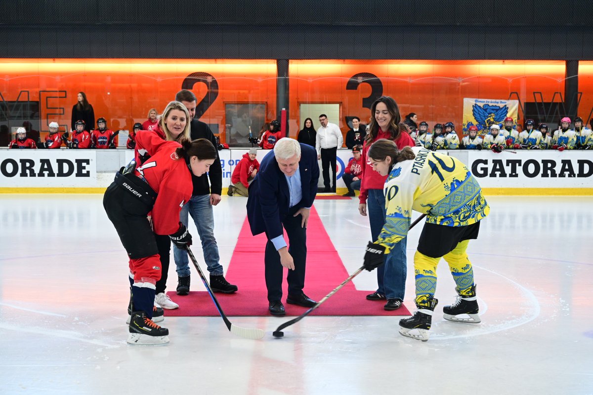 CanWaCH's tweet photo. In Calgary today, the Right Honourable Stephen Harper, former Prime Minister of Canada, joined Canadian hockey legend Hayley Wickenheiser, CanWaCH CEO Julia Anderson and Roman Yosyvif, President of the Ukrainian Canadian Congress Calgary Chapter at #WickFest. https://t.co/vfpJP0PZoM