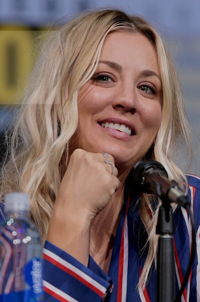 chuuvam's tweet photo. Happy birthday #kaleycuoco 🇺🇸🎬 #bigbangtheory #8simplerules #theflightattendant 🥳🎂🎁 https://t.co/QeTLqTNdID