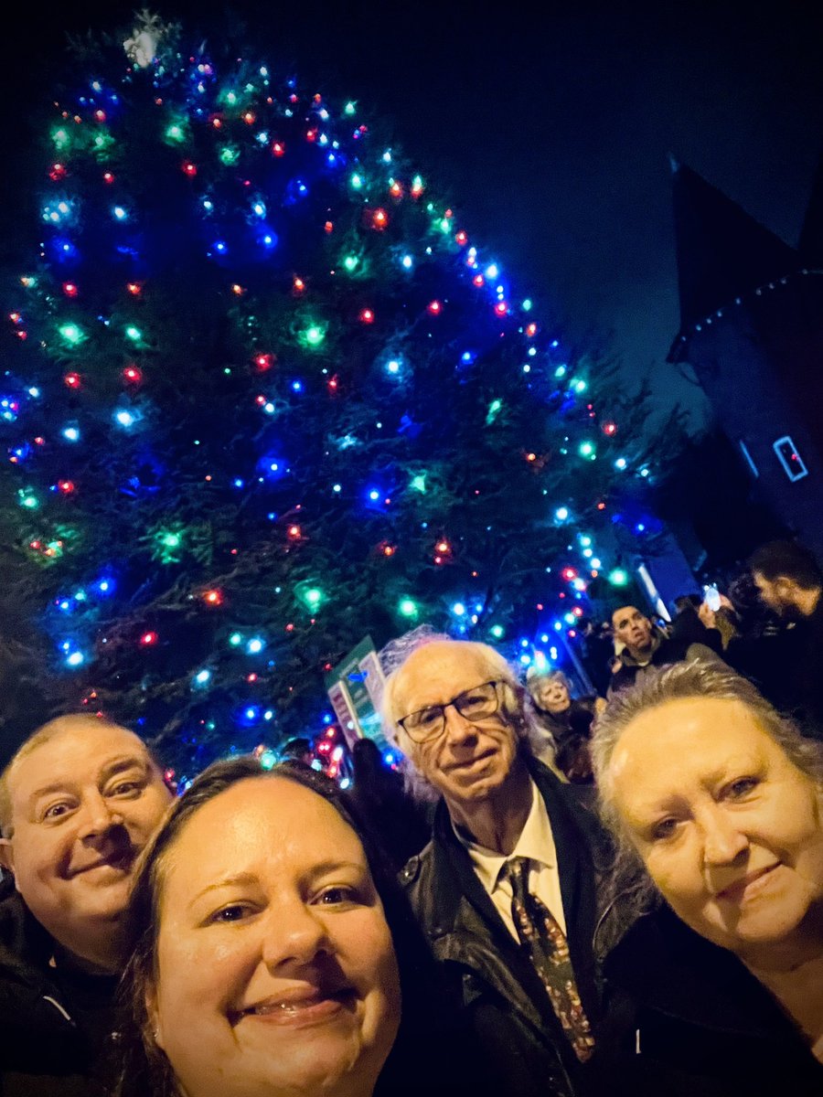 NatCBrooks's tweet photo. Lovely afternoon out for the annual Bournville Christmas Tree switch on 🥰🎄🌟🎅🏼❤️
#bournville #bournvillechristmasfestival #christmastree🎄 #lightswitchon #bournvillechristmastree #feelingfestive🎄☃🎅🏽 #familytime💕 #merrychristmas🎄 https://t.co/VX34IEgcjK