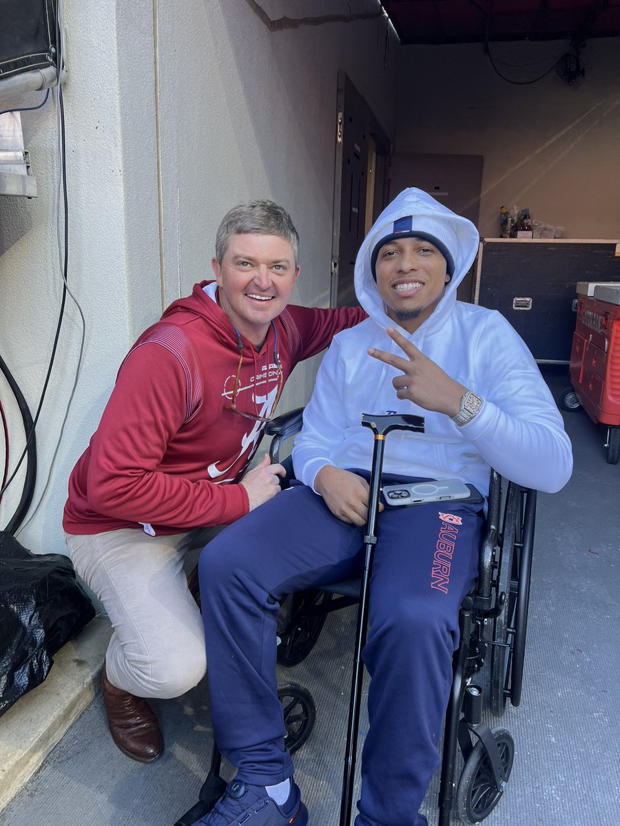 NEW III (@newaldropiii) on Twitter photo Bigger than Football!
Made my day to see <a href="/battie941/">Brian Battie 💂🏽</a>
What a fighter! When he said what’s up doc I almost lost it!
Stay 💪! Keep Fighting!
#IronBowl Bigger than Football!
Made my day to see <a href="/battie941/">Brian Battie 💂🏽</a>
What a fighter! When he said what’s up doc I almost lost it!
Stay 💪! Keep Fighting!
#IronBowl