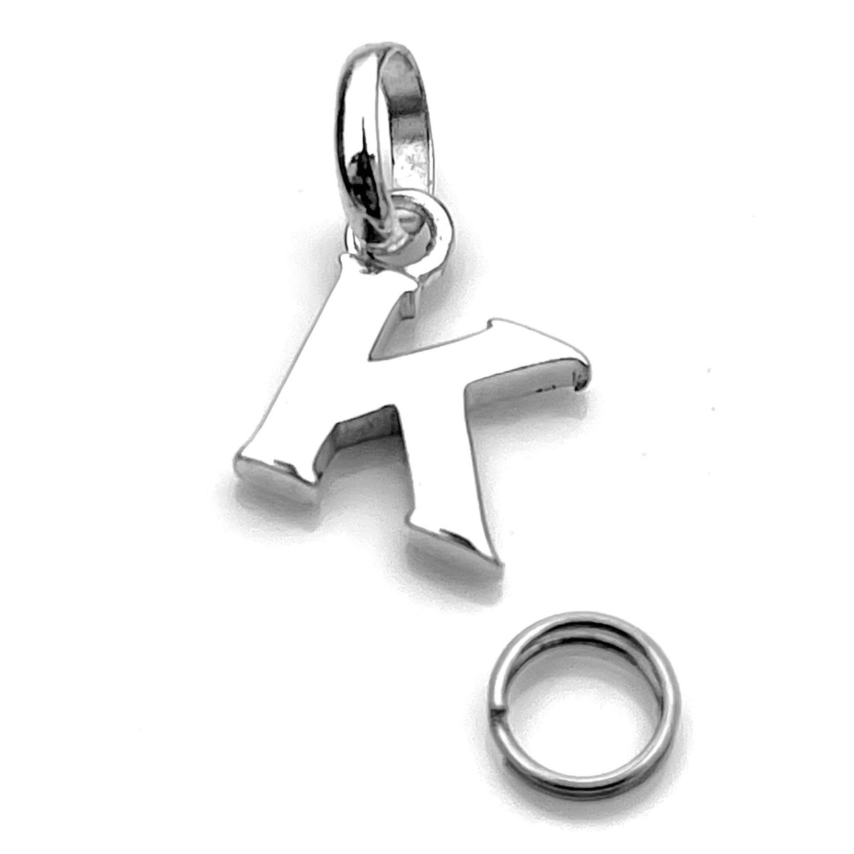 LinksLondonX's tweet image. Wear your initial with pride and let your jewelry tell your story. 🌈 #ExpressYourself #MyInitial