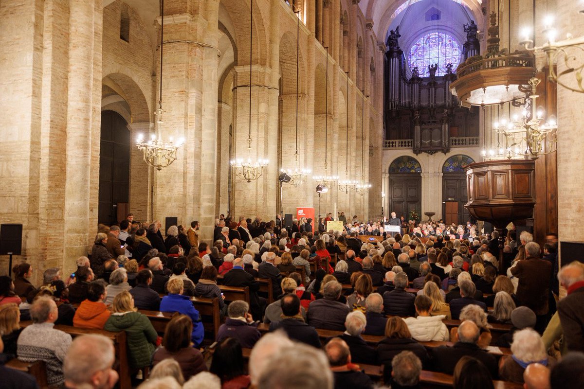jlmoudenc's tweet photo. Saint-Sernin a désormais sa rosace ! 

Grand moment d’émotion, nous inaugurons le magnifique vitrail de Saint Sernin, œuvre de Jean-Michel Othoniel réalisée par les Ateliers de Bruno Loire. 

La Solennité de Saint Saturnin de 2024 fera date avec deux autres inaugurations : la restauration du massif occidental et de l’enfeu des Comtes de Toulouse. 

La basilique Saint Sernin s’embellit et, avec elle, notre patrimoine est encore davantage valorisé. Le véritable trésor de #Toulouse que j’ai à coeur de transmettre aux générations futures.

#ToulousePlusBelle