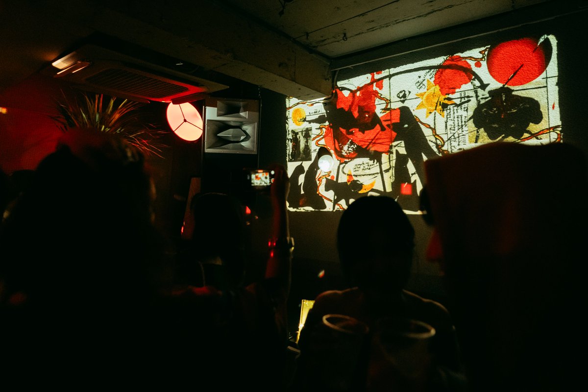 2/  🌍 Community Highlights:
In Seoul, we brought art and culture to life with:
- A cultural fusion of African &amp; Korean art, co-curated with <a href="/juujuumama/">sierrarenee ayọ ṣádé $billie’s mama</a>, featuring <a href="/mdd_arts/">MDD</a>, <a href="/_KamauKamau/">Kamau Kamau</a>, <a href="/__IanWright__/">Ian Wright</a> , and <a href="/LindaDouniaR/">Linda Dounia</a> 

- A pottery workshop led by <a href="/yakxgwa/">Limini Who🔺9000</a>