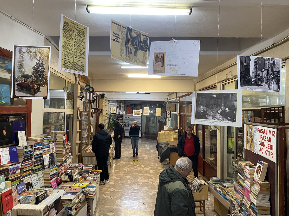 Kitapta yer alan ve al(a)mayan bazı görsellerden bir mini sergi hazırladık. Pazar saat 15.00’de, Metrohan’daki buluşmadan sonra Aslıhan’a geçtiğimizde gezebileceksiniz, kafanızı yukarı kaldırmanız yeterli:))