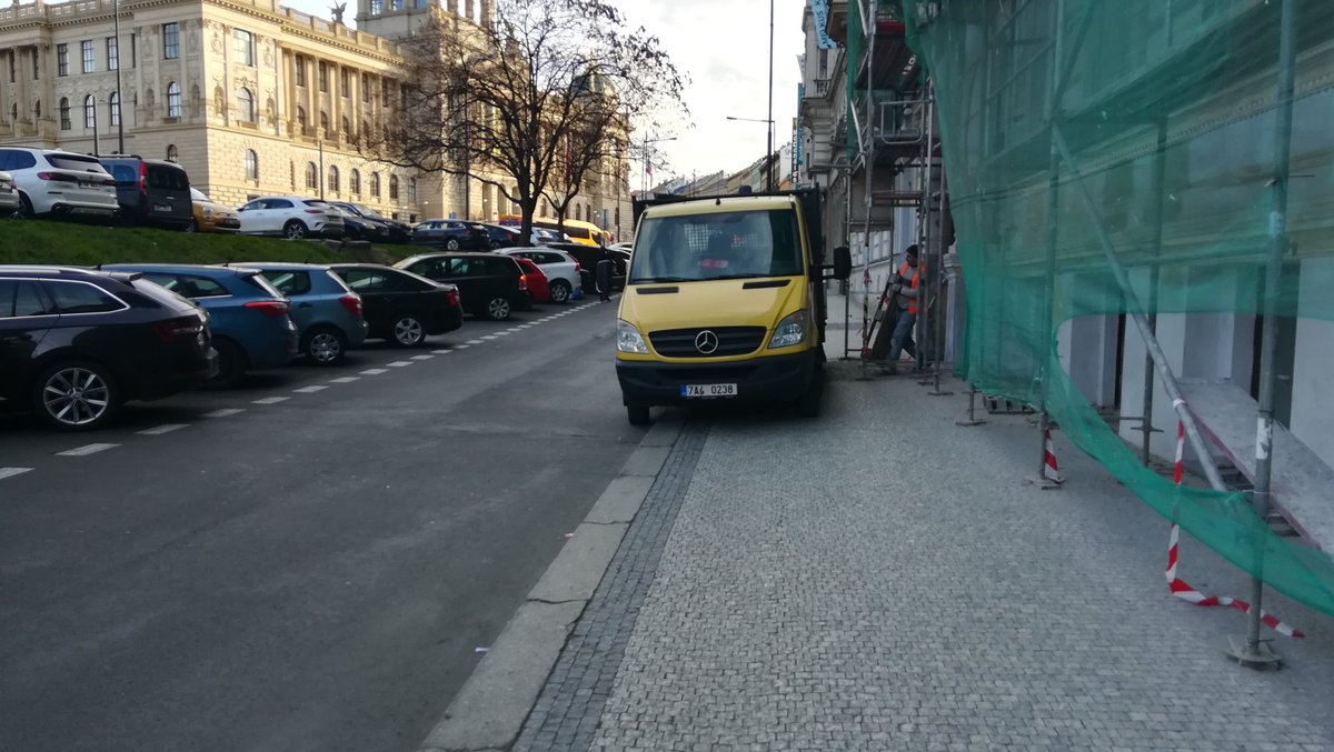 obyvatelé Prahy tweet media