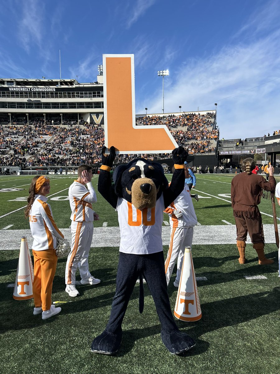 UTSmokey_00's tweet image. L = little brother. 👶🍊 #SixInARow #GoVols #Tennessee #Football