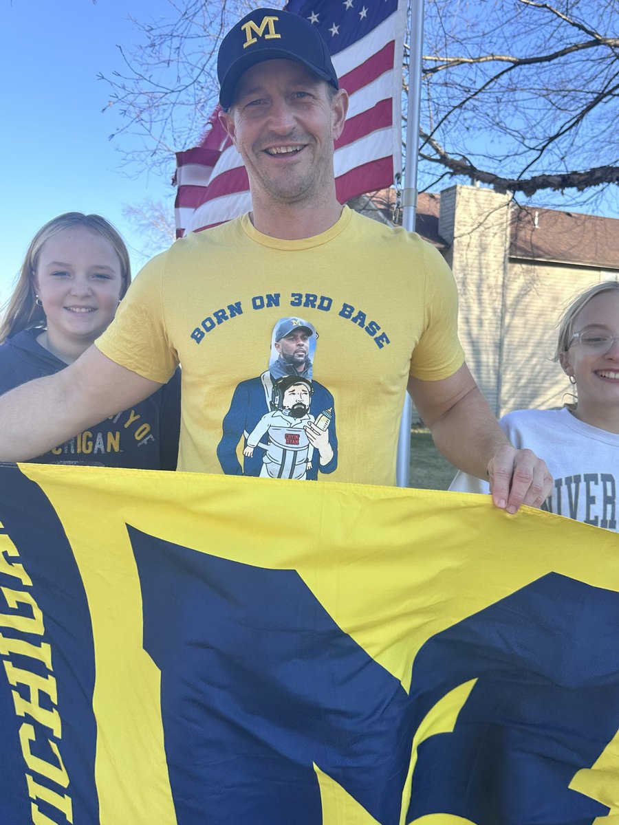 I went ahead and updated the shirt for you <a href="/stoolpresidente/">Dave Portnoy</a> 
#GoBlue