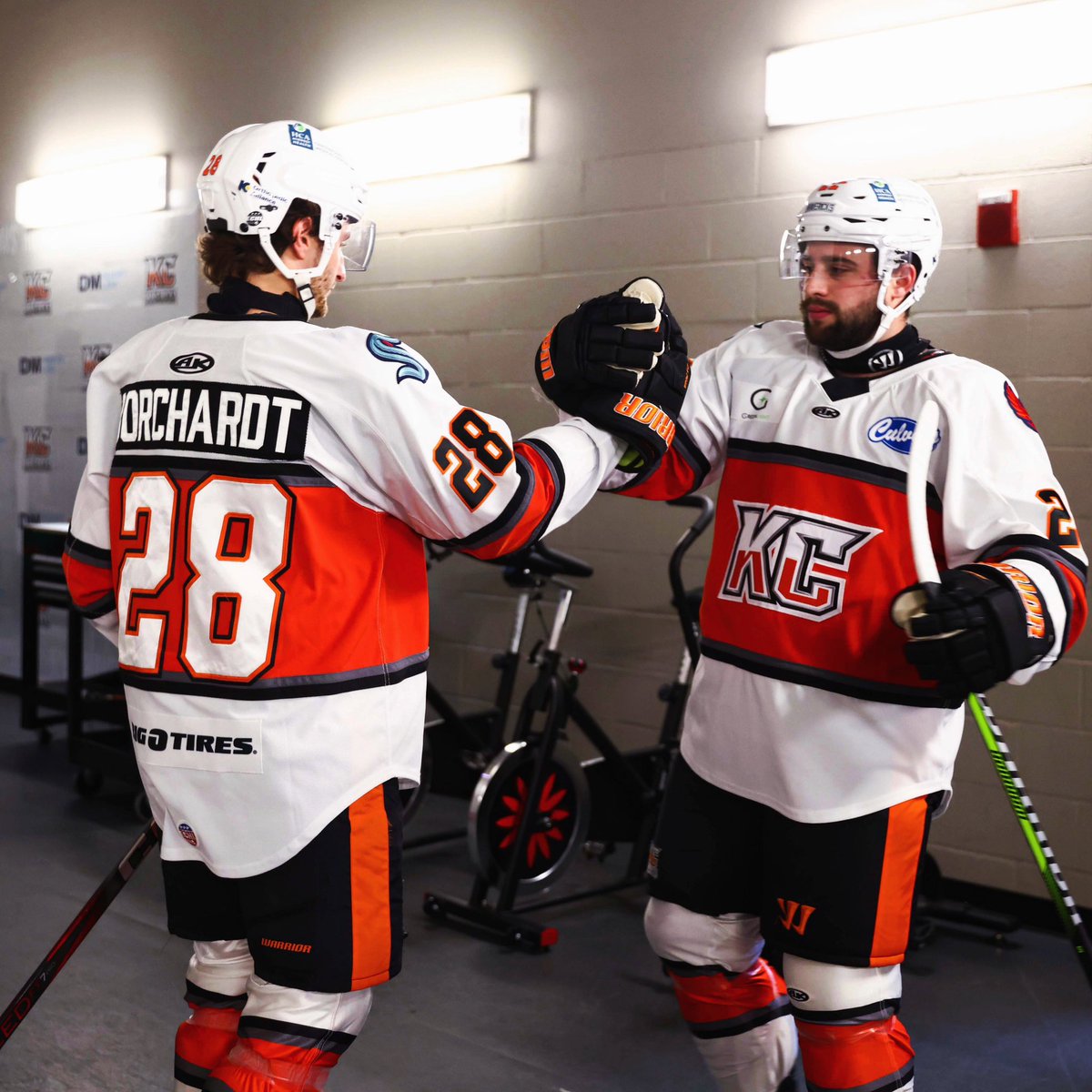 Dappin’ each other up for another game day 🙌🏼🔥

If you’re already bundled up from the snow, it’s time to warm up with some Mavs action! ❄️ Make your way over to the game tonight at 6:05 for all the on-ice intensity and off-ice excitement! 🏒

🎟️🔗— ticketmaster.com/kansas-city-ma…