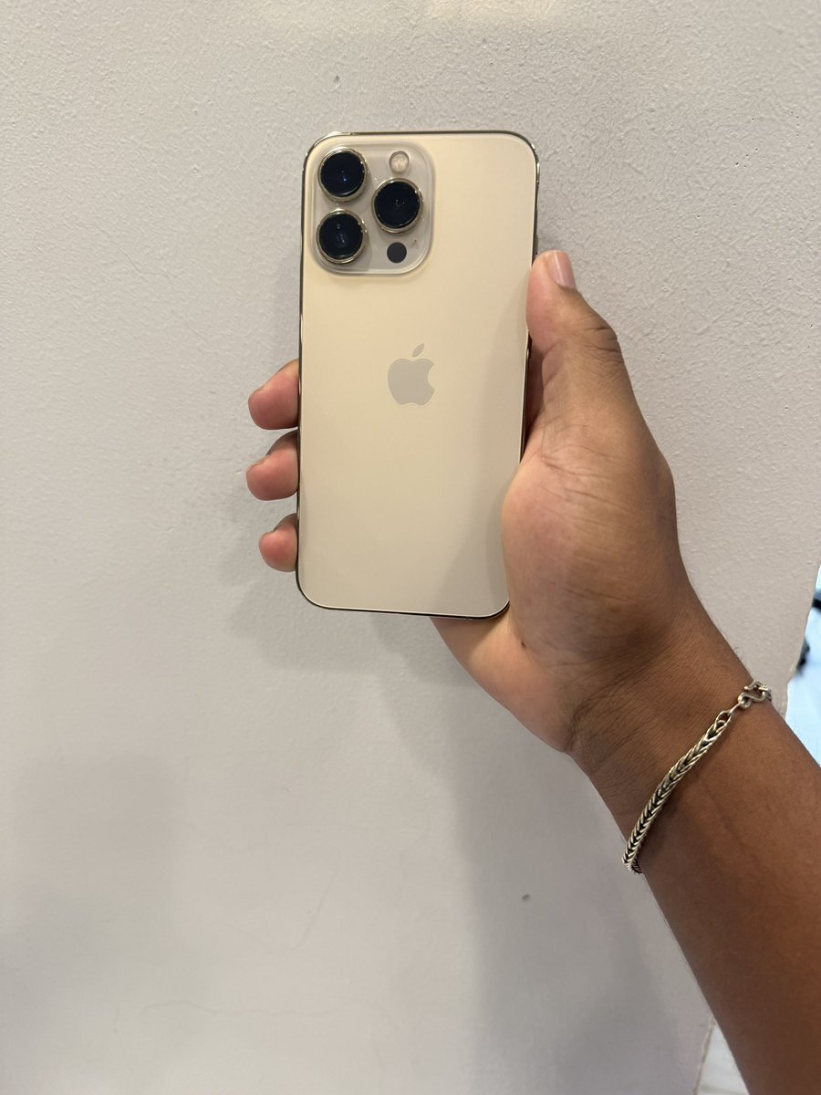 King_Scxtt's tweet image. iPhone For Sale 🗣🗣

Details: 
iPhone 13 Pro - Gold (Unlocked)
Gig: 256GB 
Condition: Pristine Condition 
Battery Life : 78%
Cost : $99,000.00 JMD 
*Comes with original charger

DM if interested
