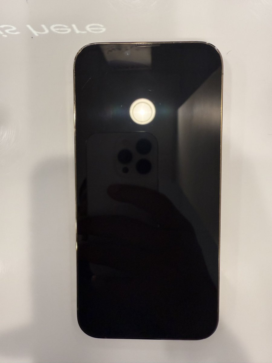 King_Scxtt's tweet image. iPhone For Sale 🗣🗣

Details: 
iPhone 13 Pro - Gold (Unlocked)
Gig: 256GB 
Condition: Pristine Condition 
Battery Life : 78%
Cost : $99,000.00 JMD 
*Comes with original charger

DM if interested