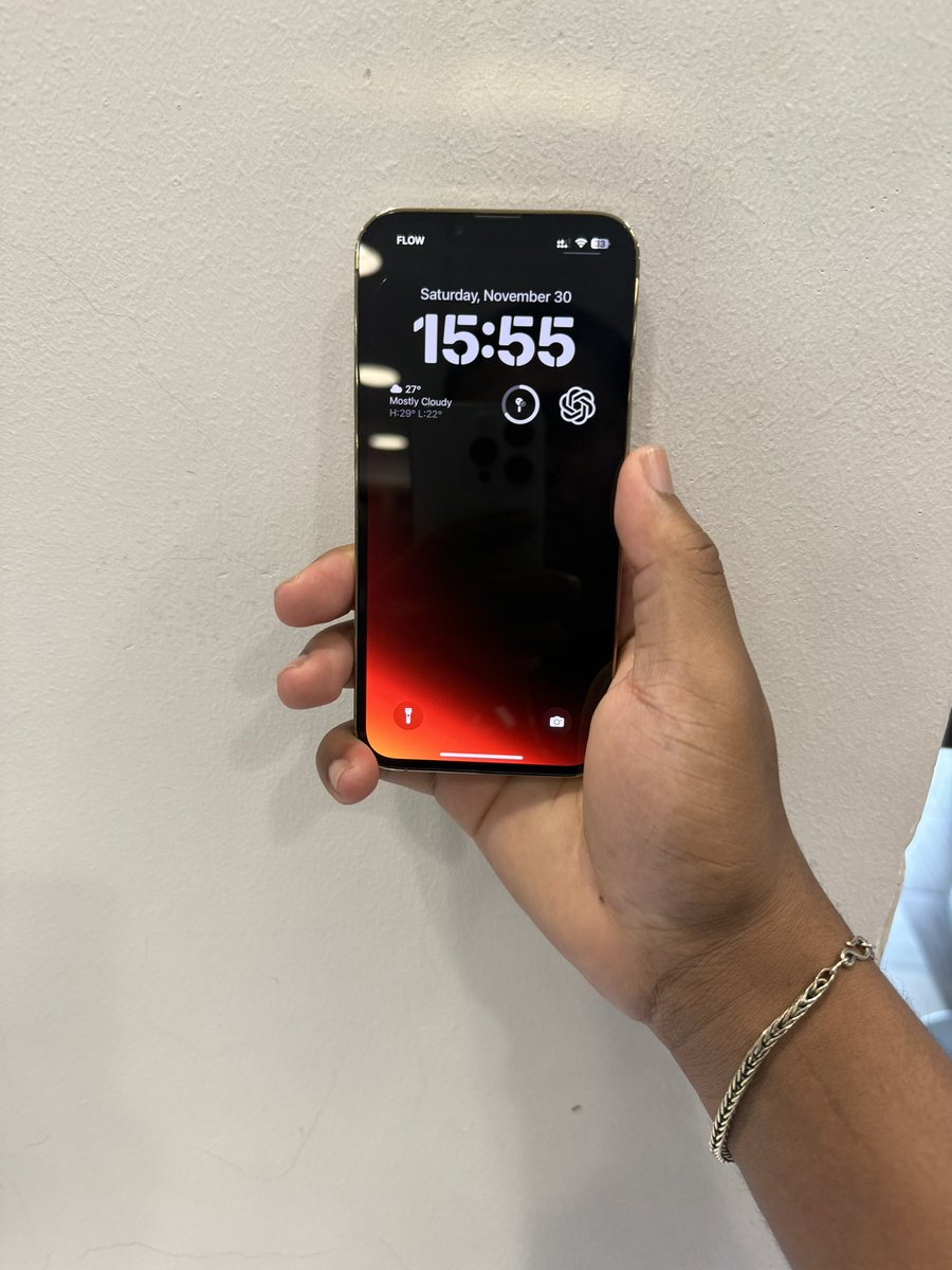 King_Scxtt's tweet image. iPhone For Sale 🗣🗣

Details: 
iPhone 13 Pro - Gold (Unlocked)
Gig: 256GB 
Condition: Pristine Condition 
Battery Life : 78%
Cost : $99,000.00 JMD 
*Comes with original charger

DM if interested