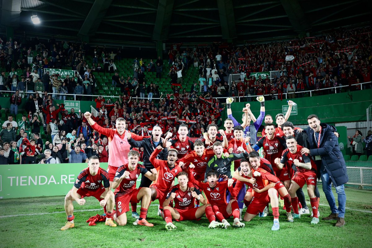 CDMirandes's tweet photo. Nuestra victoria
𝗩𝘂𝗲𝘀𝘁𝗿𝗮 𝘃𝗶𝗰𝘁𝗼𝗿𝗶𝗮

🙏🏻 ¡GRACIAS AFICIÓN! https://t.co/8GxaN2pQJA