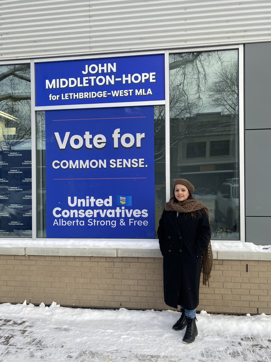 RajanJSaw's tweet photo. It’s a tad nippy in Lethbridge today, but the warm reception at the doors, as we campaign for  @jmiddletonhope, has been truly gratifying. 

I have to say there’s a lot of support in Lethbridge-West for our outstanding candidate!

Thank you to the Calgary-North West Board members and constituents who joined us today!
