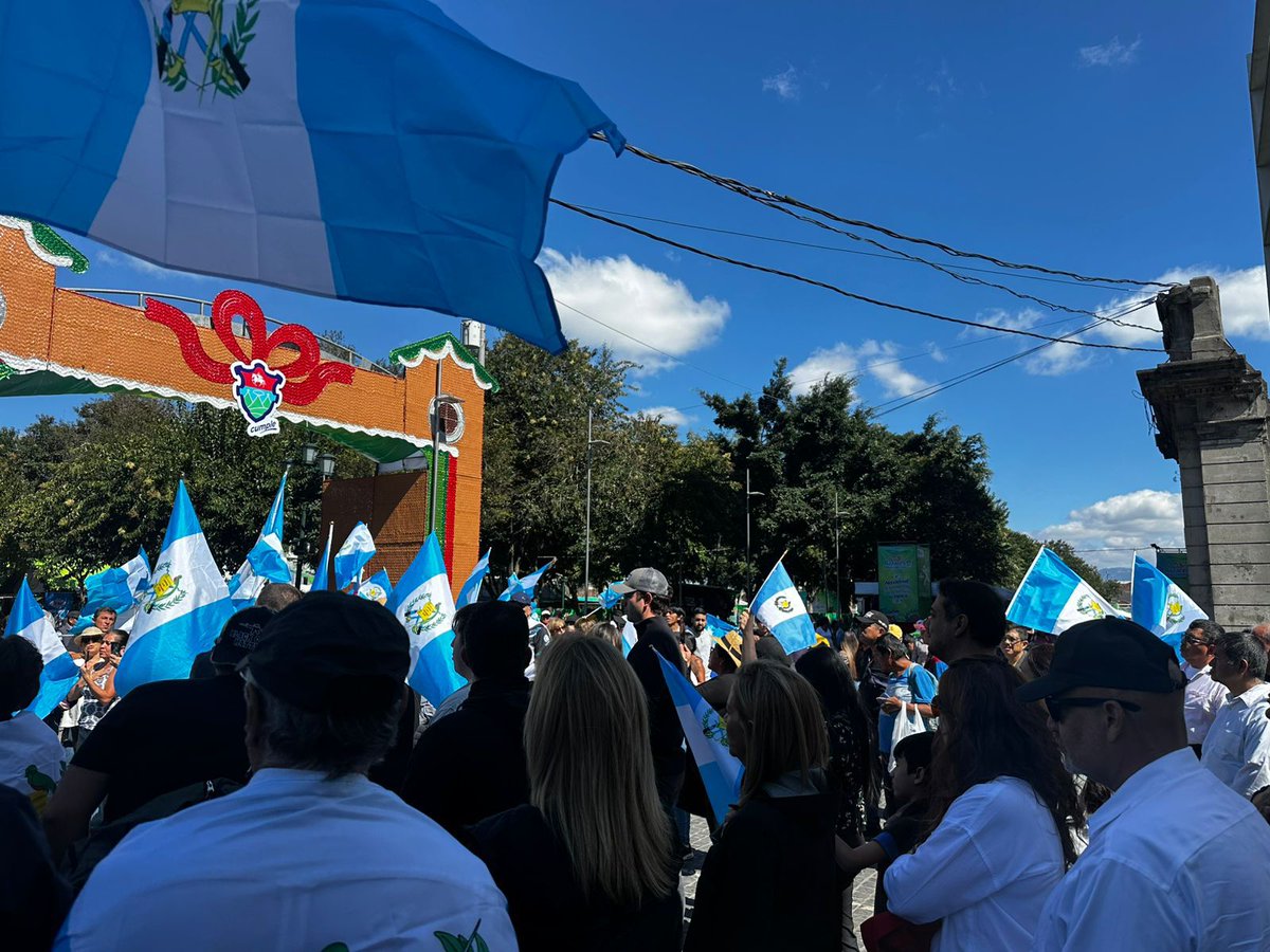 ElQuetzalNews's tweet photo. ¡Los guatemaltecos ya estamos hartos de la corrupción, abusos y violaciones a la ley por parte del Gobierno de Bernardo Arevalo!
¡NO MÁS CORRUPCIÓN!
¡NO MÁS MANIPULACIÓN!
Cero tolerancia a este gobierno y sus aliados.
#NoMasCorrupcion
#NoMasRobo
#SemillaEsHistoria https://t.co/a2QzJhdc2S