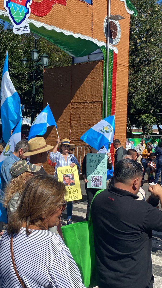 ElQuetzalNews's tweet photo. ¡Los guatemaltecos ya estamos hartos de la corrupción, abusos y violaciones a la ley por parte del Gobierno de Bernardo Arevalo!
¡NO MÁS CORRUPCIÓN!
¡NO MÁS MANIPULACIÓN!
Cero tolerancia a este gobierno y sus aliados.
#NoMasCorrupcion
#NoMasRobo
#SemillaEsHistoria https://t.co/a2QzJhdc2S