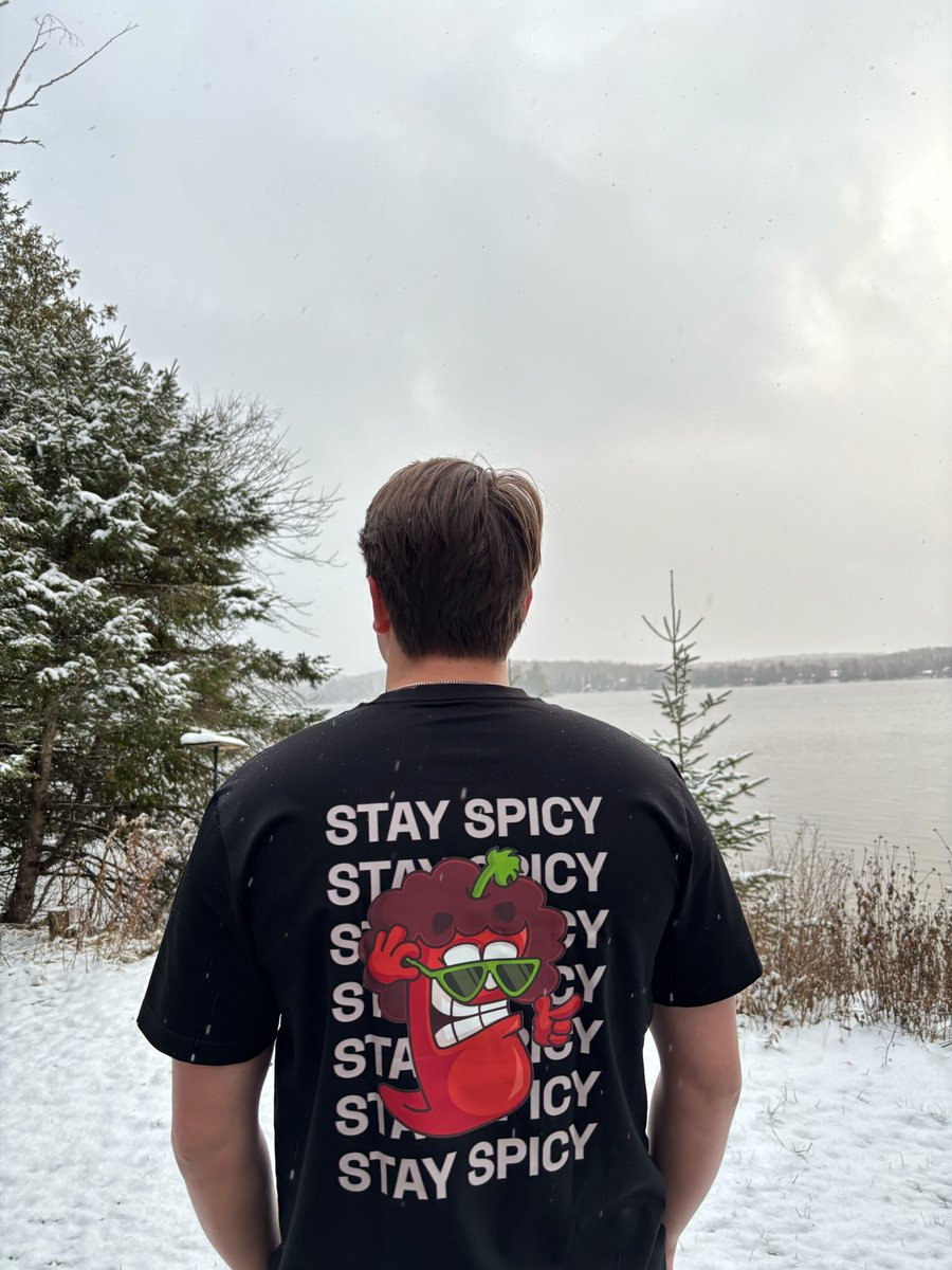 Peprika_Inferno's tweet photo. The weather turns cold but I STAY SPICY🔥 https://t.co/4XyeXnpzN1