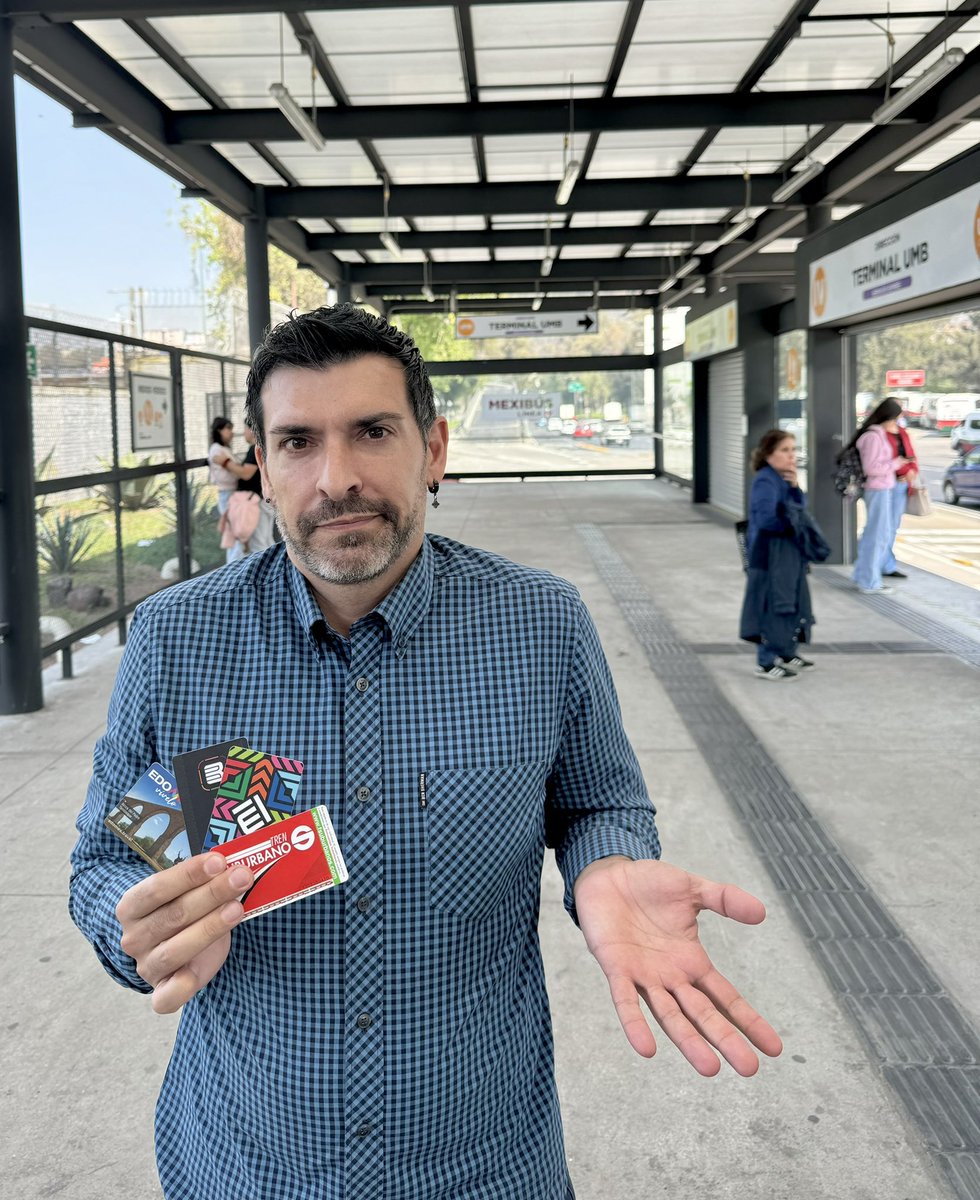 En la Zona Metropolitana de la Ciudad de México se necesitan CUATRO tarjetas diferentes para usar transporte público. 

A mí me gustaría tener solo una. Y a ustedes?