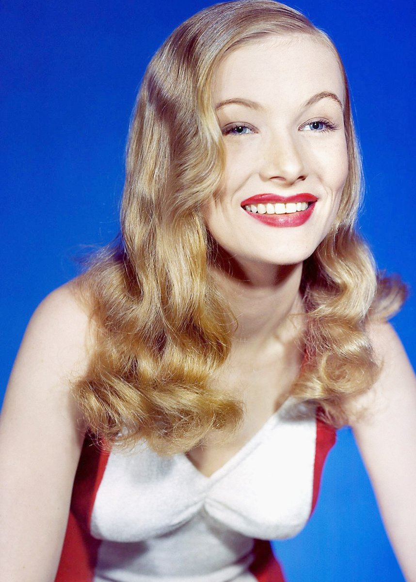 CelebMuseums's tweet image. The Many Faces of the alluring Peek-A-Boo Girl, Veronica Lake. @VeronicaLake191 @VeronicaLake #VeronicaLake