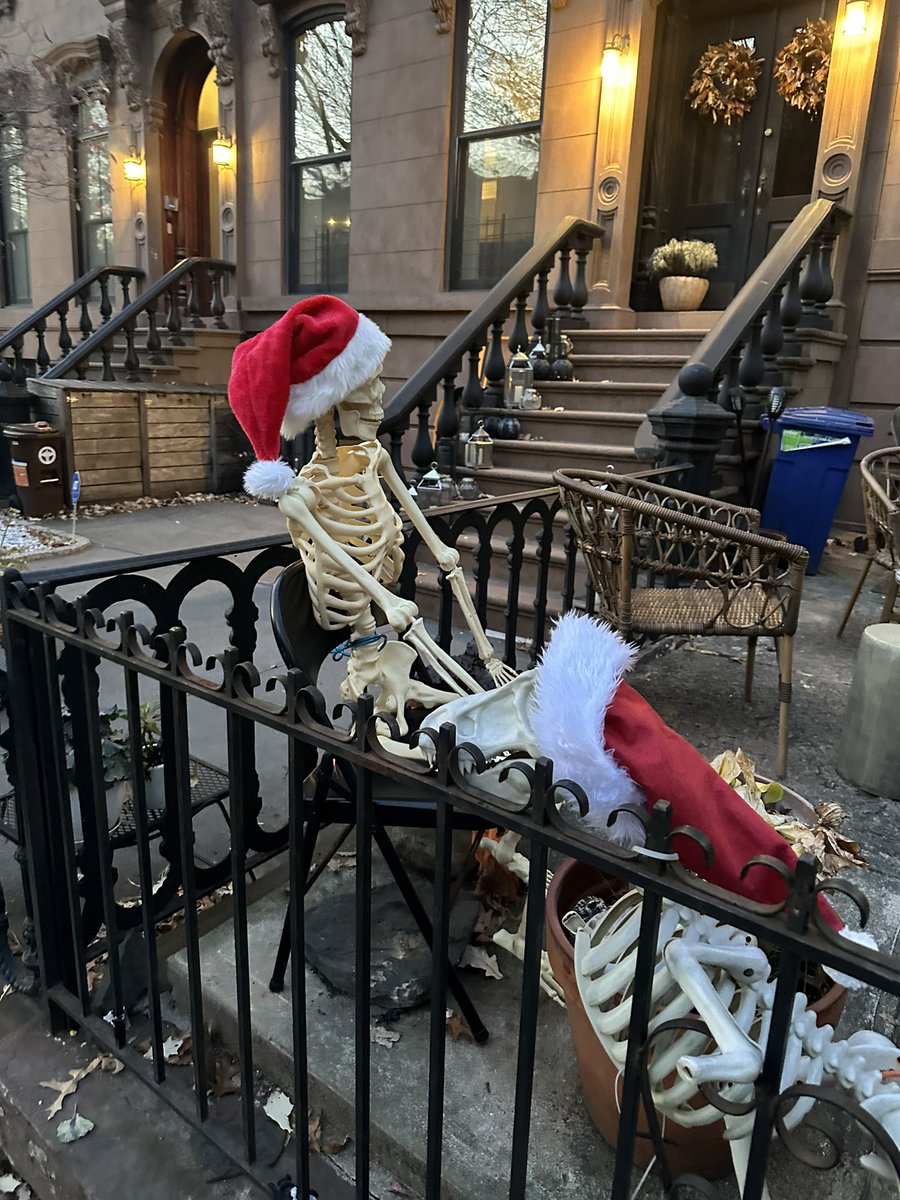 bashark_attack's tweet image. I bet they throw one hell of a holiday party