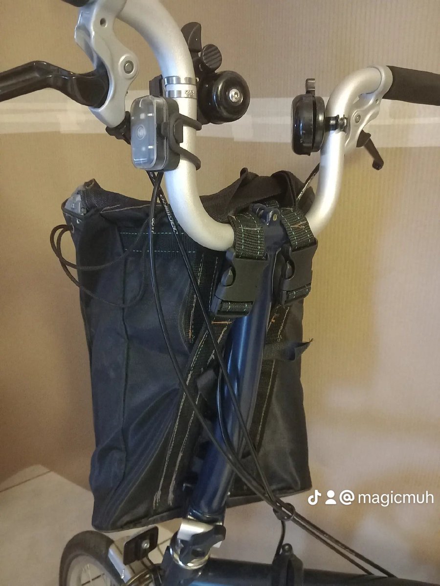 MagicMuh's tweet photo. ##magicmuh #tailors #custom #BROMPTON #tailoringamssterdam #turin #artist #customtailor #tailoring #tailormade #borsesumisura https://t.co/kzYS1KXThp