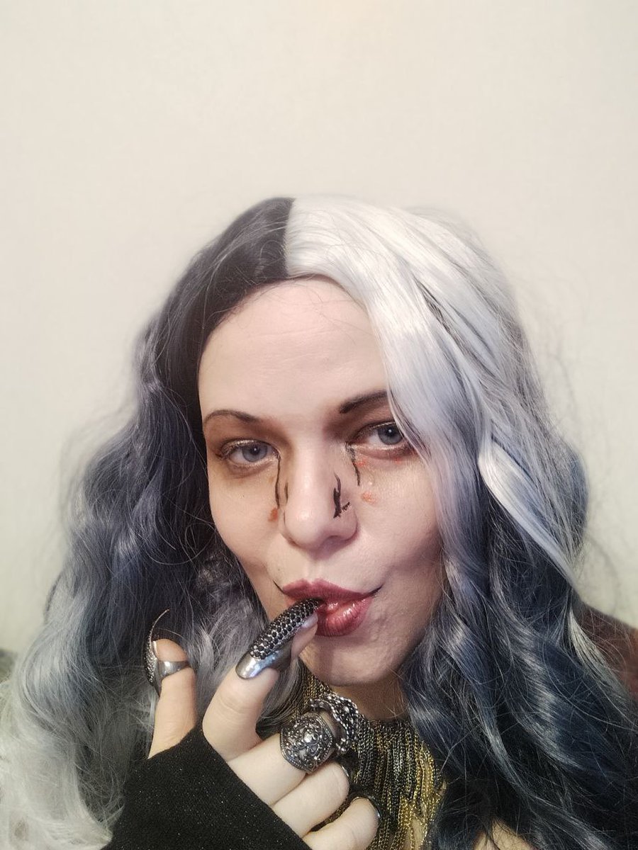 Съездила тут на маленькую кабинетку, мгм, духом.
И вышло горячо. Аж дымно.