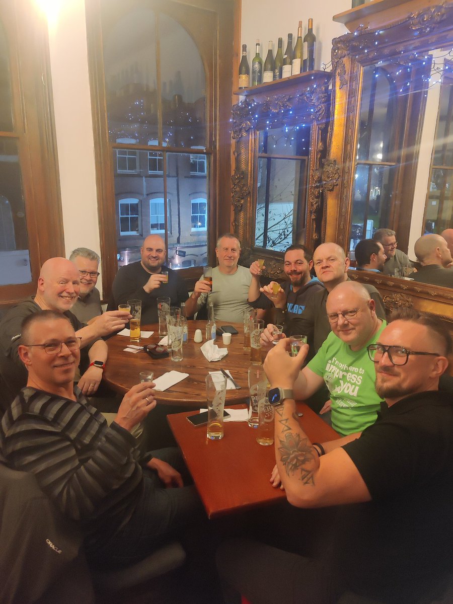 Having dinner and drinks with lovely friends pre #ukougdiscover24