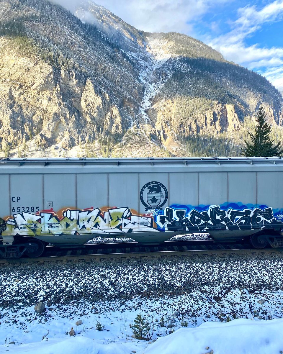 BombingScience's tweet photo. MBARK KERSE
via @smoke.bleachh
#mbark #kerse #graff #graffiti #bombingscience #spraypaint #freight freightbench https://t.co/YtNqNegisE