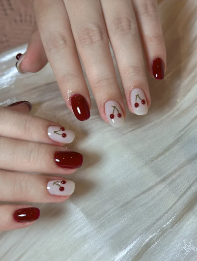 今日作ったネイルは少し可愛いです。