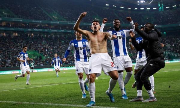 desarme_tatico's tweet photo. Um esforço digno de verdadeiros Dragões.

Telles e Tiquinho, campeões da Libertadores.🏆
(Desculpa, eterno Hulk. 💙) https://t.co/AasioUM0WF