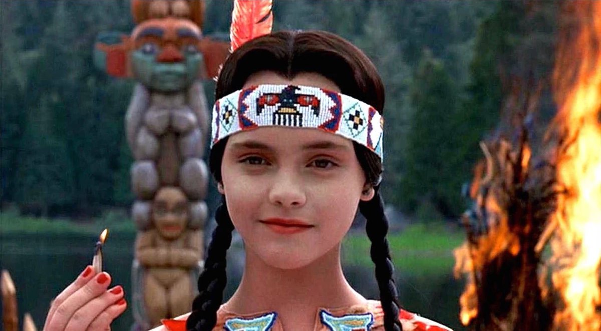 can we all agree that addams family values is canonically a thanksgiving movie