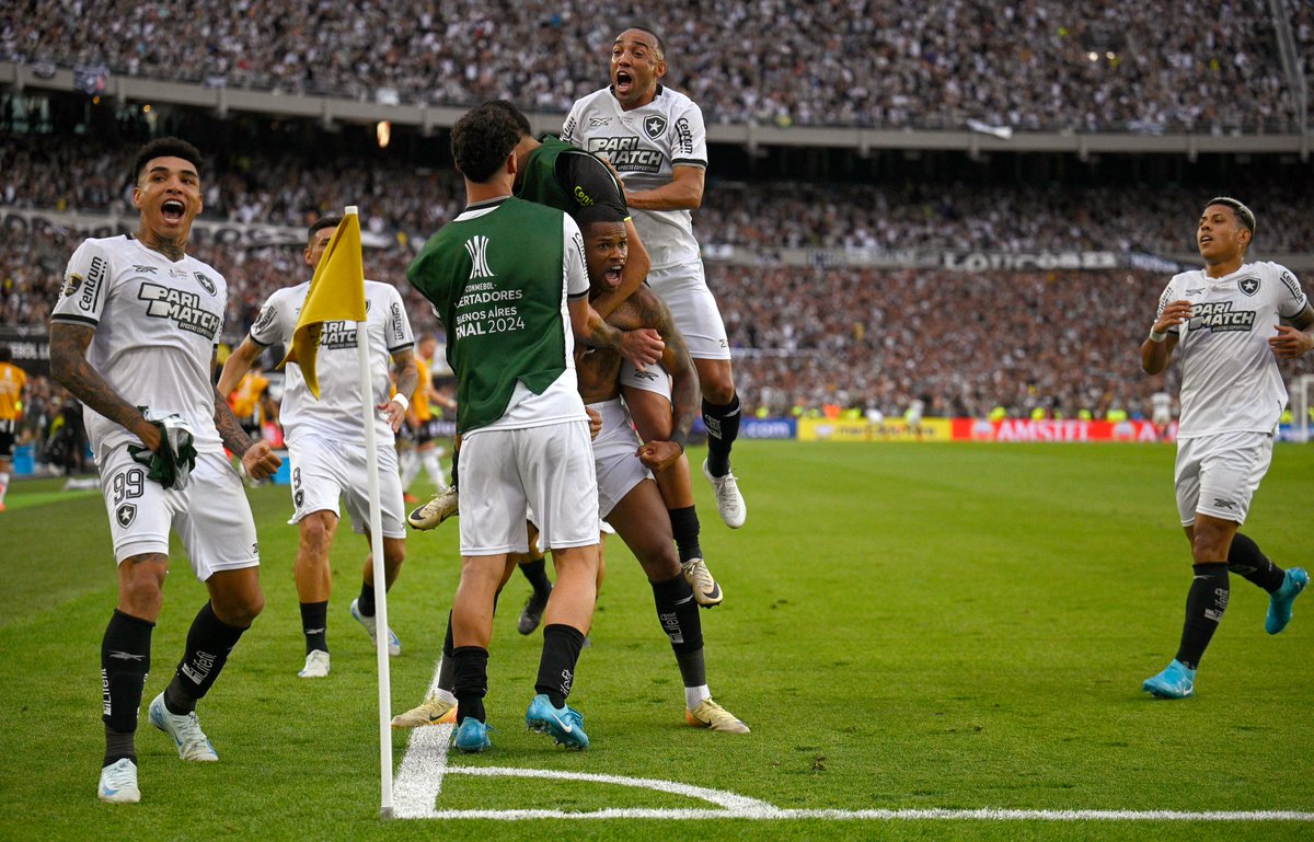 リベルタサッカー img-group-photo-scaled.jpg