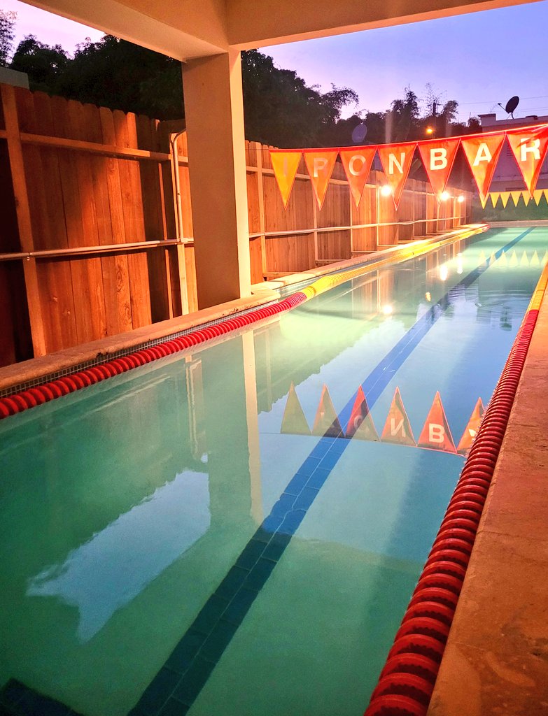 Esli82's tweet image. Too dark too soon 🤷‍♀️ we're ready #train  🤣 #swim #lappool #rincon #triathlon #training