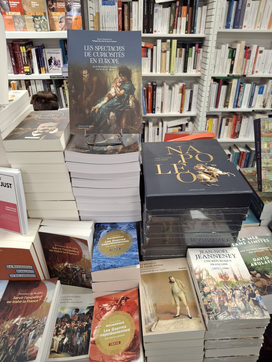 Cyril Triolaire (@ctriolaire) on Twitter photo Voilà. Entre Napoléon et Victor Hugo.
Bien au chaud pour les fêtes à la Librairie #LesVolcans à <a href="/ClermontFd/">Clermont-Ferrand</a>
Les Spectacles de curiosités bientôt au pied de votre 🎄 avec <a href="/PU_BlaisePascal/">Presses universitaires Blaise-Pascal</a> Voilà. Entre Napoléon et Victor Hugo.
Bien au chaud pour les fêtes à la Librairie #LesVolcans à <a href="/ClermontFd/">Clermont-Ferrand</a>
Les Spectacles de curiosités bientôt au pied de votre 🎄 avec <a href="/PU_BlaisePascal/">Presses universitaires Blaise-Pascal</a>