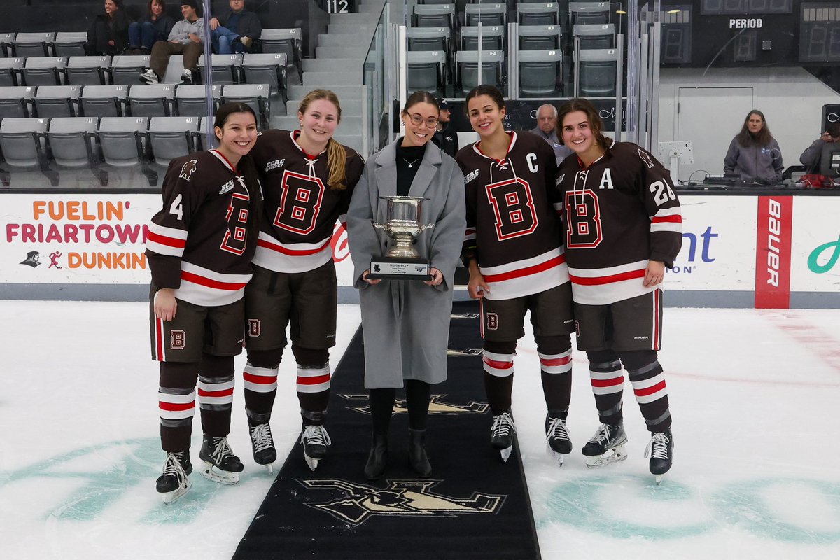 BrownU_WHockey's tweet image. Hoisting the Mayor’s Cup!