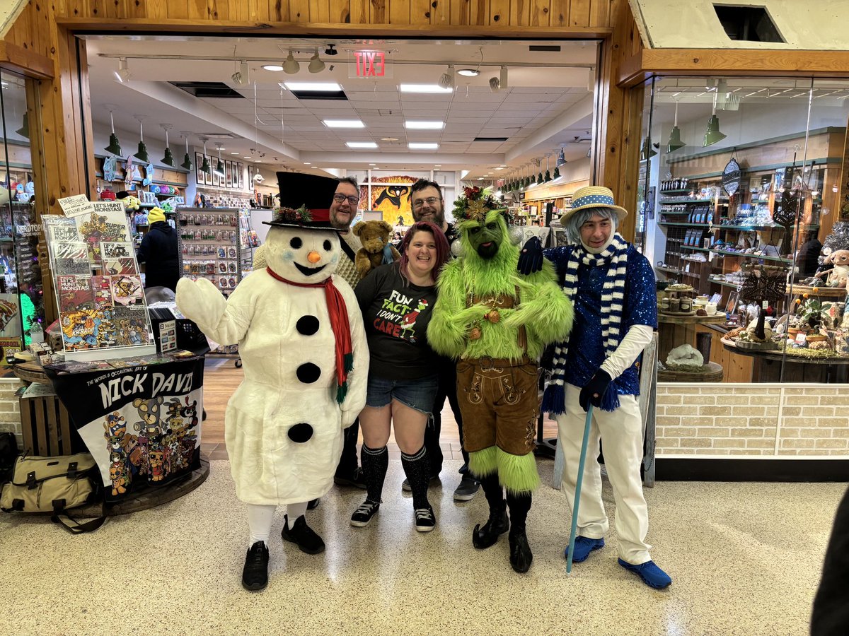 alt_world's tweet photo. Thank you to all the wonderful folk at Nerdtopia today who hosted us. It's been a stonker of day, thank you π
#Nerdtopia #comics #letshuntmonstas #thegrinch #mrbutton https://t.co/LmwuKxKvz5